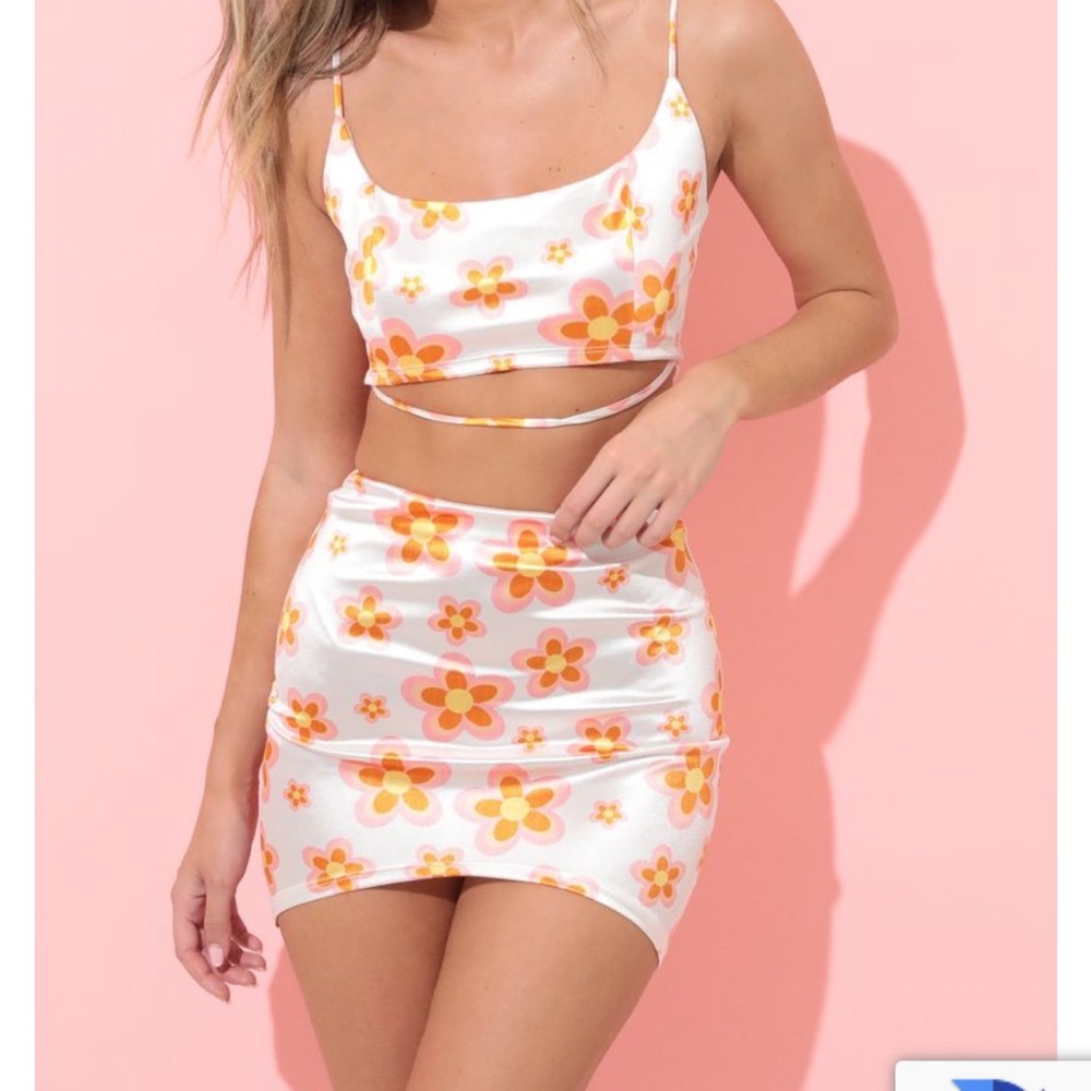 Lucy in the sky satin, floral set